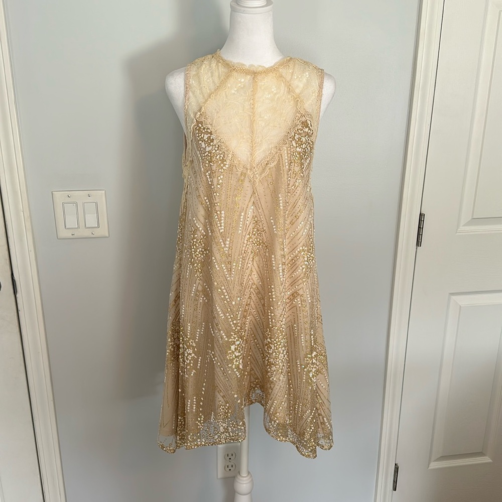 Gold short dress with lace